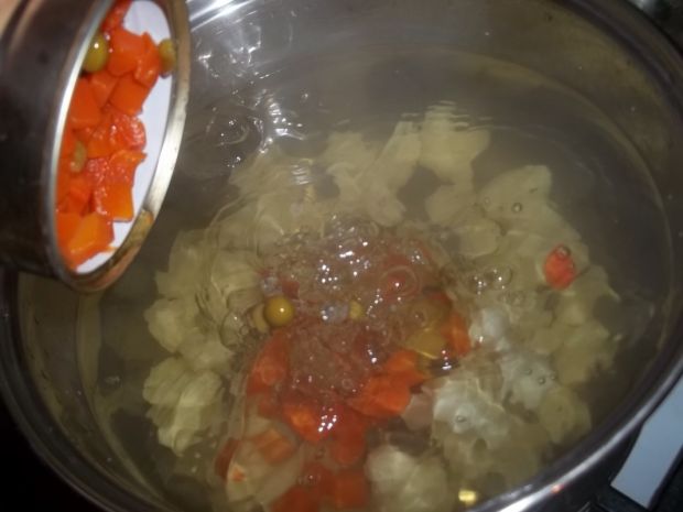 Zupa kalafiorowa z marchewką i groszkiem