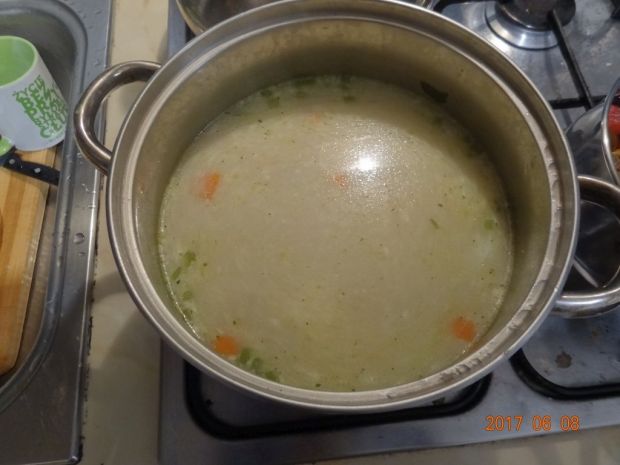 Zupa kalarepkowa z młodymi ziemniakami