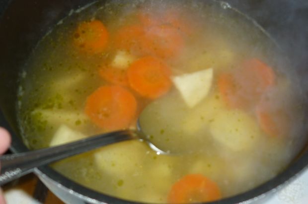 Zupa kapuściana z warzywami