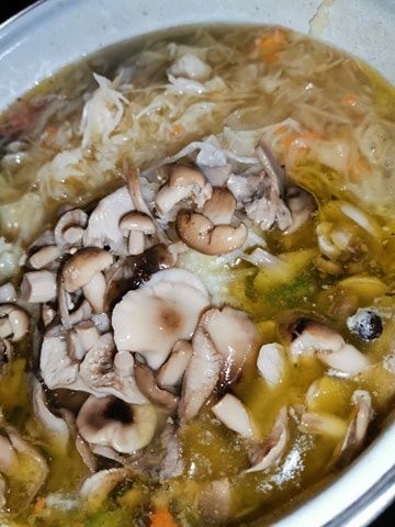 Zupa kapuśniak z marynowanymi grzybami ( opieńki ) Zupa kapuśniak z marynowanymi grzybami ( opieńki )