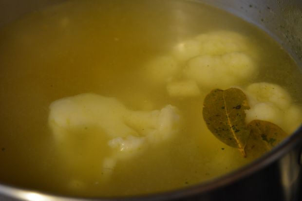Zupa koperkowa z kalafiorem