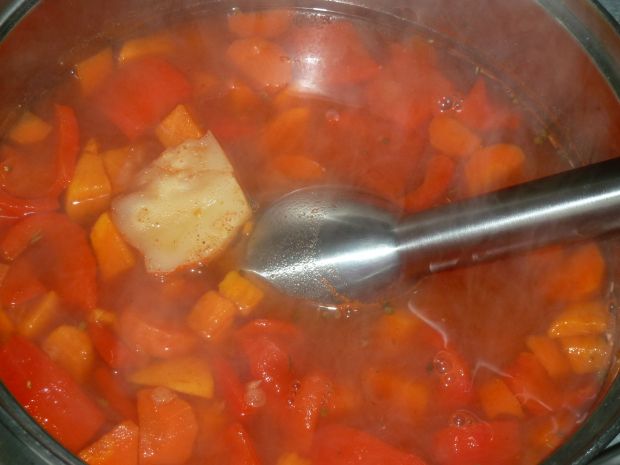 Zupa-krem: marchewka, batat, papryka, soczewica 