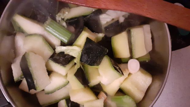 Zupa-Krem warzywny podbijany miętą