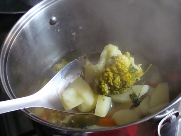 Zupa krem z brokułów z pieczonym kurczakiem 
