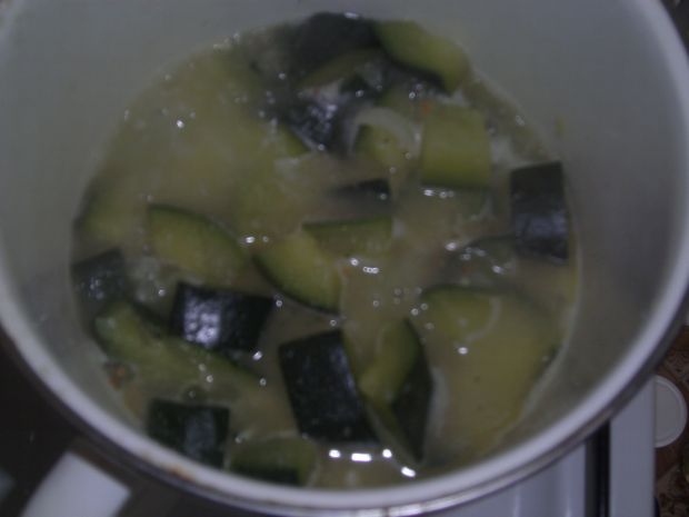Zupa krem z cukinii z ziarenkami