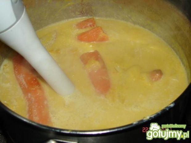 Zupa krem z dyni ze śliwką