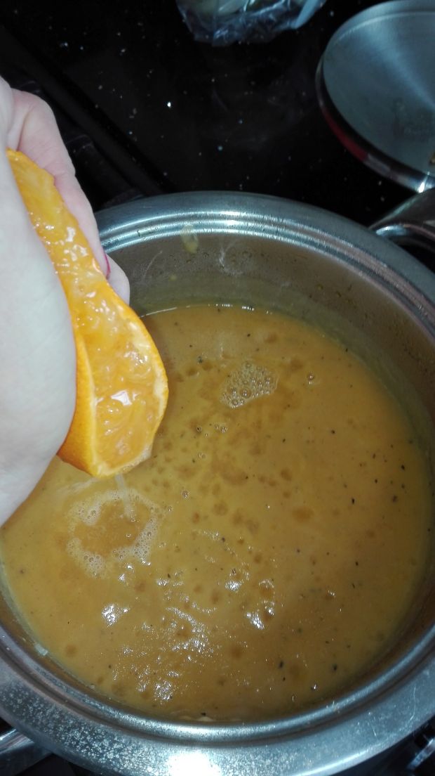 Zupa marchewkowa z kolendrą