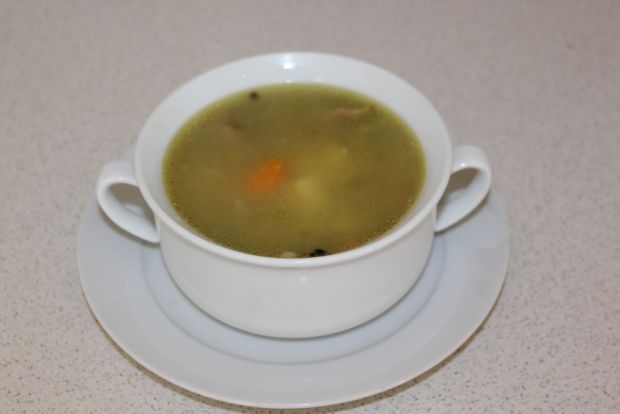 Zupa ogórkowa na drobiu 