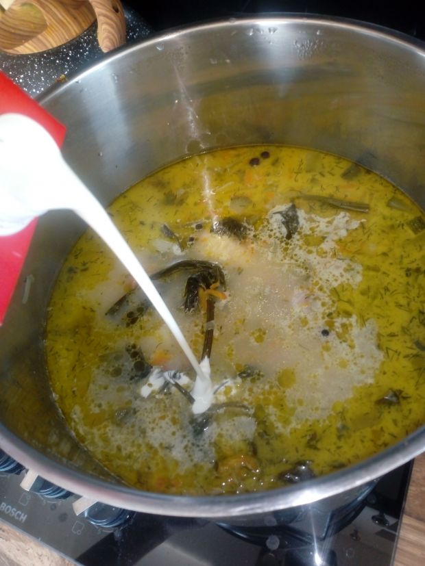 Zupa ogórkowa z cukinią