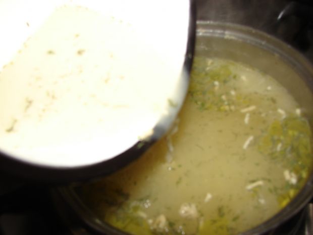 Zupa ogórkowa ze śmietaną