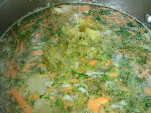 Zupa ogórkowo-brokułowa