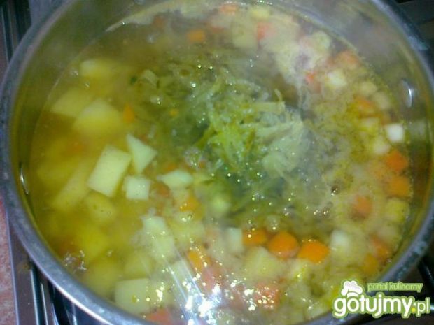 Zupa ogórkowo-koperkowa z ziemniakami