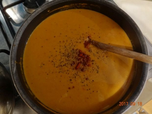 Zupa paprykowa z bakłażanem