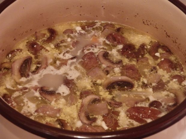 Zupa pieczarkowa z brązowych pieczarek z mascarpon