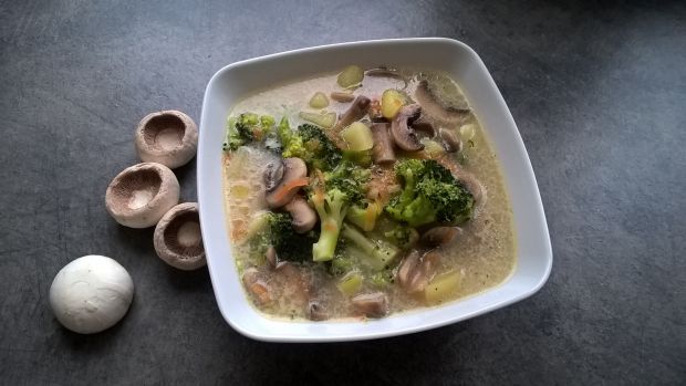 Zupa pieczarkowo-brokułowa