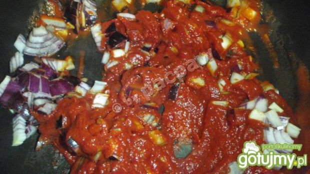 Zupa pomidorowa czerwono cebulowa
