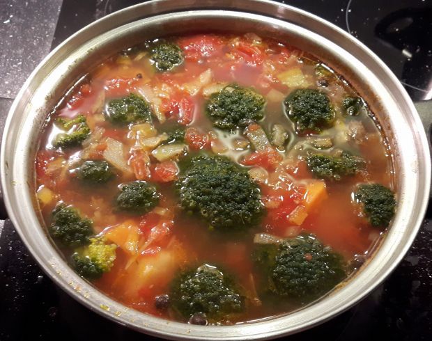 Zupa pomidorowa z brokułami