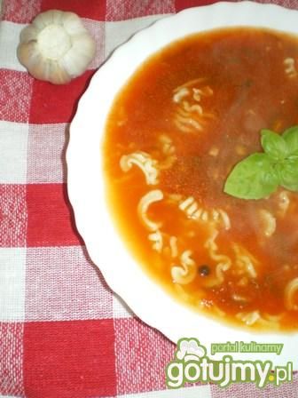 Zupa pomidorowa z czosnkiem i bazylią   