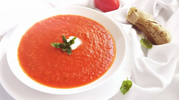 Zupa pomidorowa z imbirem i sokiem z jabłek