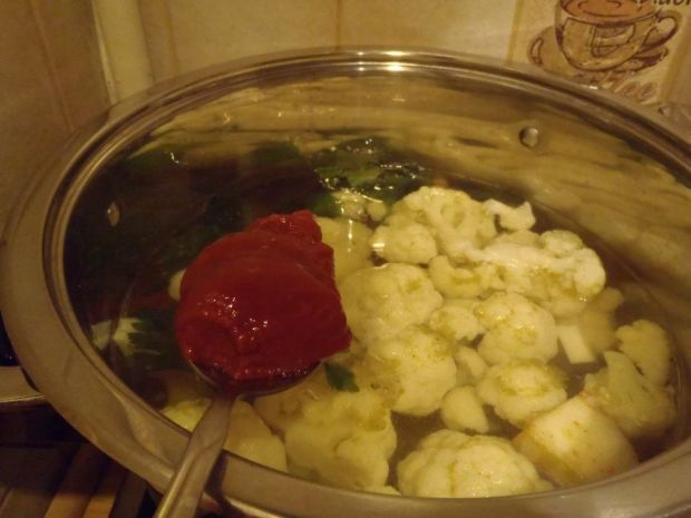 Zupa pomidorowa z kalafiorem na szybko