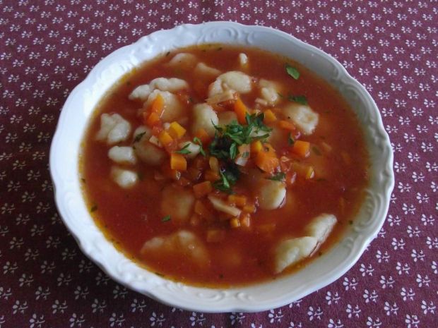 Zupa pomidorowa z kluseczkami 