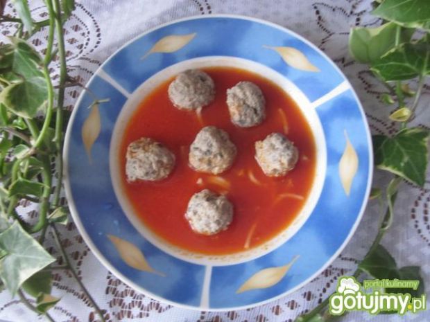 Zupa pomidorowa z kuleczkami mięsnymi