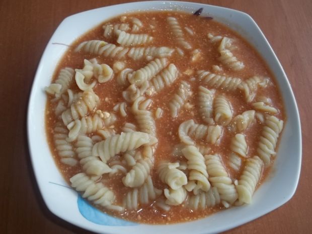 Zupa pomidorowa z serkiem topionym