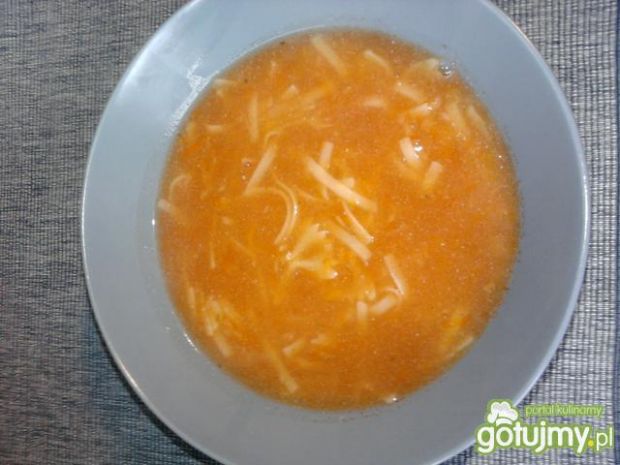 Zupa pomidorowa z tartymi warzywami