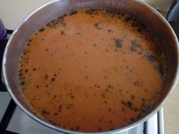 Zupa pomidorowa z ziołami i ryżem