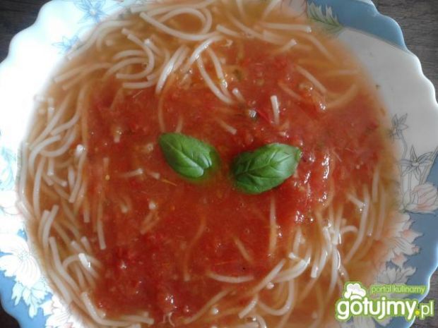 Zupa pomidorowo-bazyliowa
