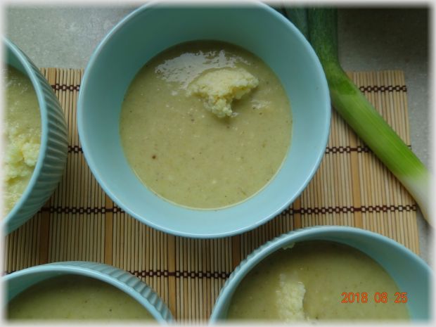 Zupa porowo-cebulowa z kaszą jaglaną