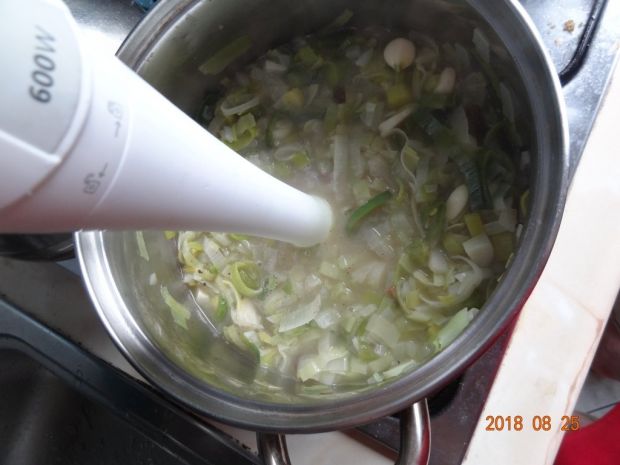 Zupa porowo-cebulowa z kaszą jaglaną