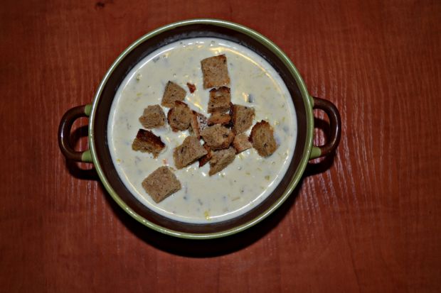 Zupa porowo-serowa z grzankami