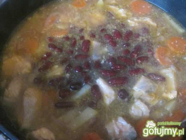 Zupa rybna z łososia i czerwonej fasoli