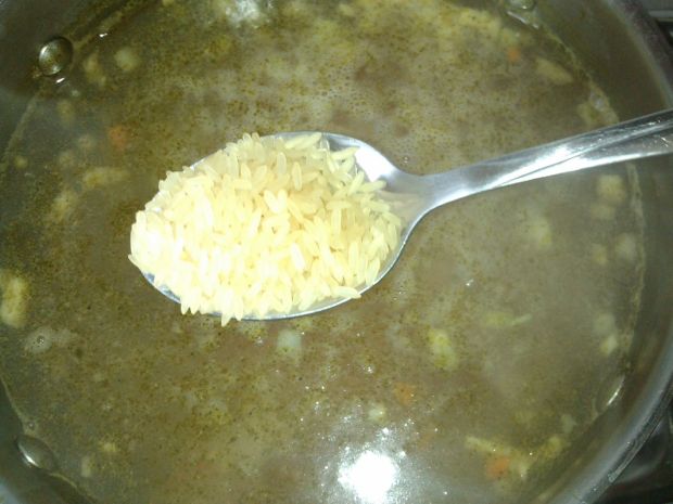 Zupa ryżowa z ogórkiem konserwowym