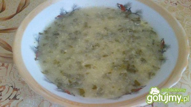 Zupa szczawiowa z ziemniakami.