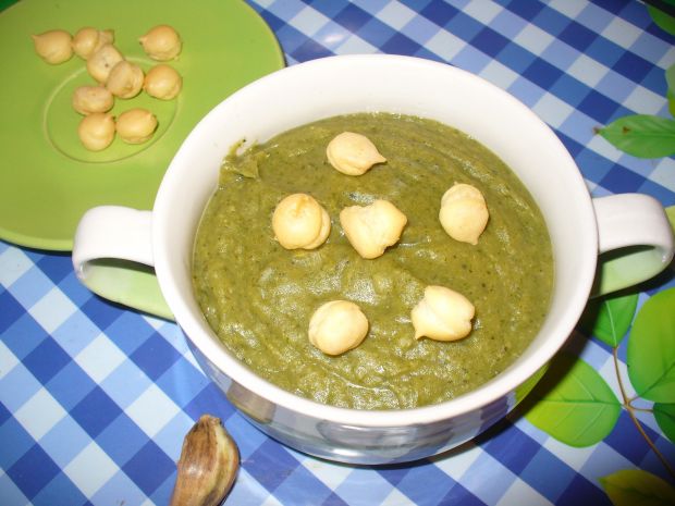 Zupa typu krem z groszku zielonego i cukinii