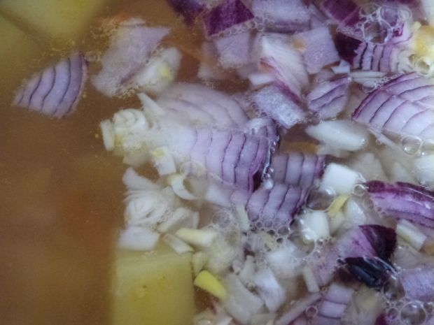Zupa warzywna z fasolą i kukurydzą