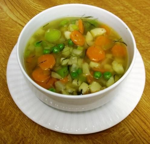 Zupa warzywna z groszkiem i koperkiem