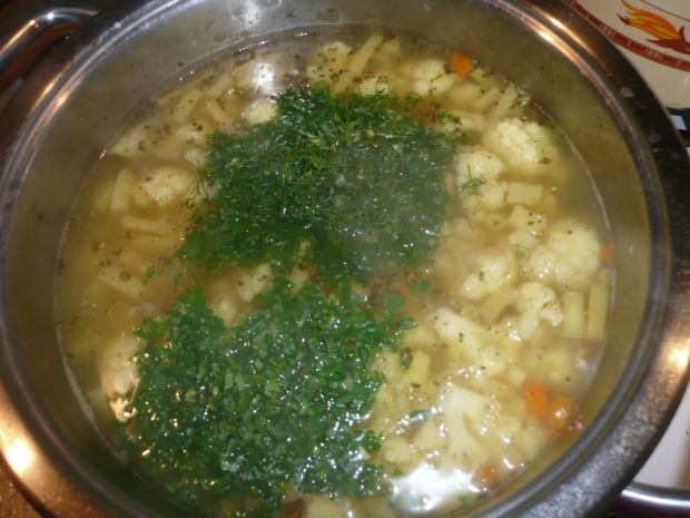 Zupa warzywna z kalafiorem