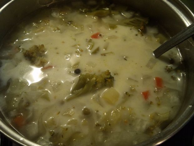 Zupa z brokułami i rzodkwią
