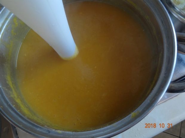 Zupa z dyni z dodatkiem jabłka