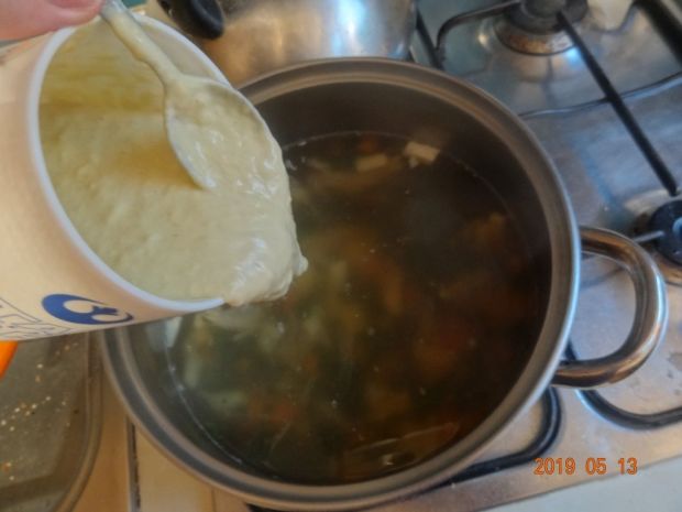 Zupa z lanym ciastem i mięsem z indyka
