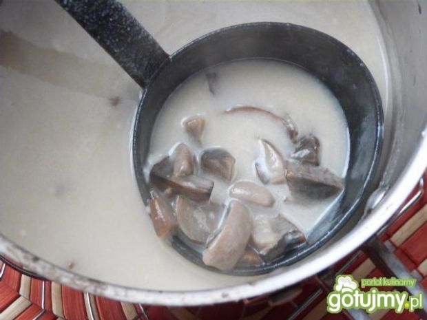 Zupa z leśnych grzybów 