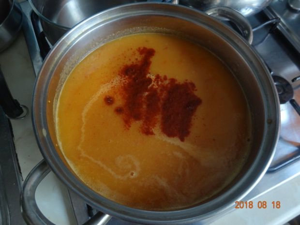 Zupa z pomidorów duszonych na maśle
