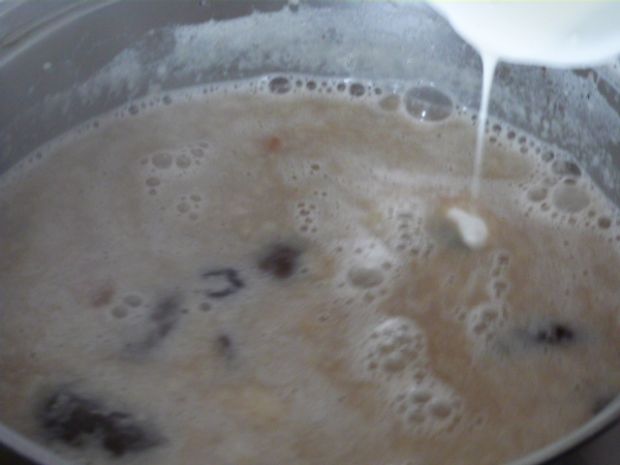 Zupa z suszonych grzybów z tortellini