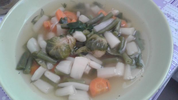 Zupa z wiosennych warzyw