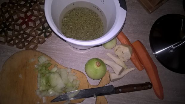 Zupa z zieloną soczewicą