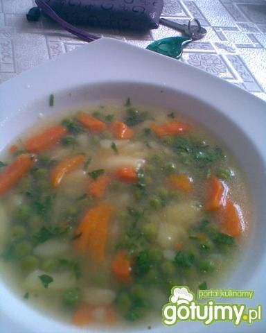 Zupa z zielonego groszku.