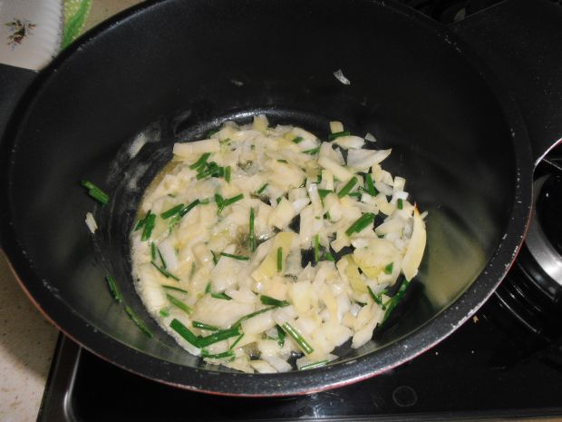 Zupa z zielonych szparagów i dymki